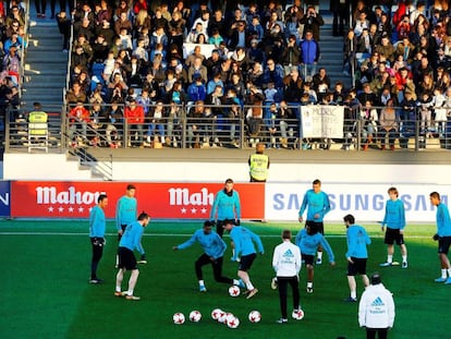 Los jugadores del Madrid, durante el entrenamiento. 