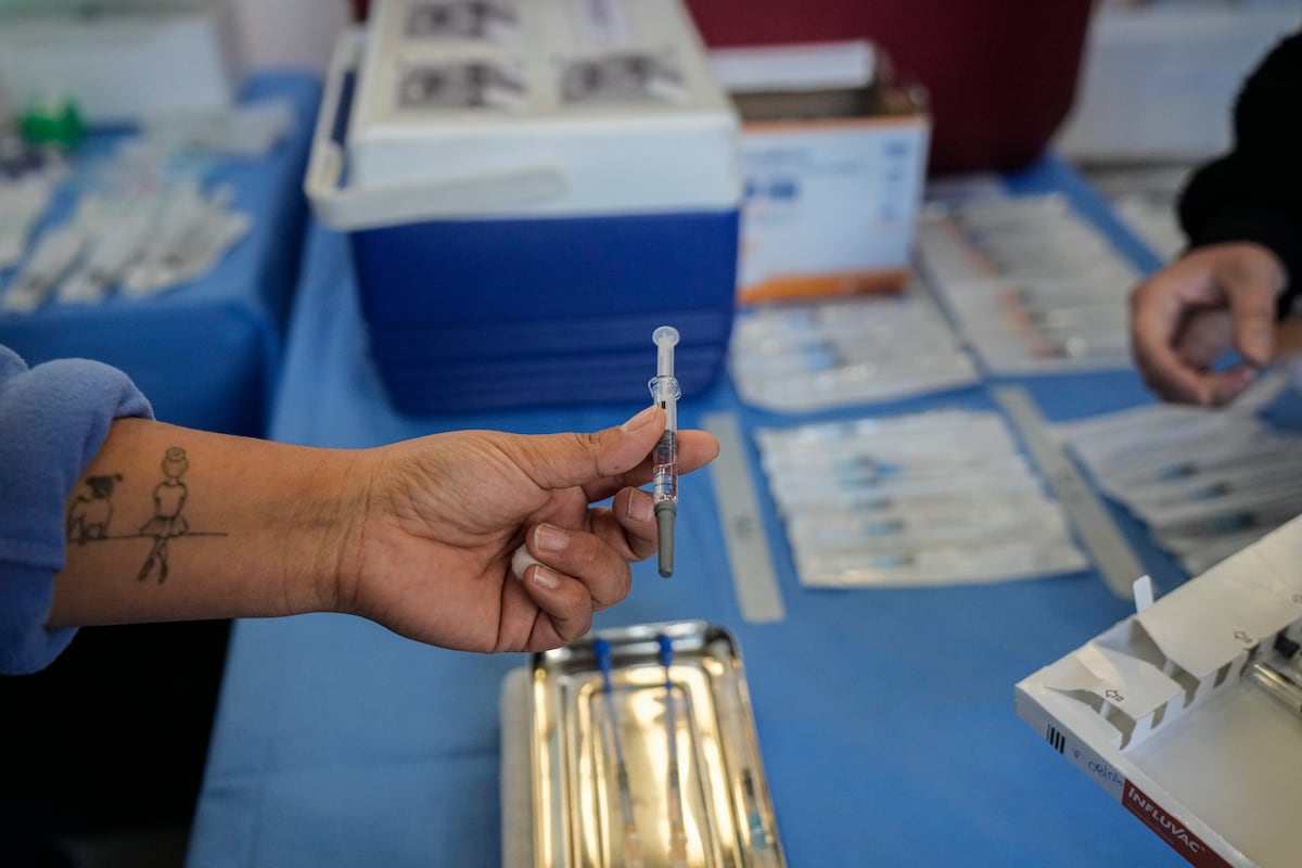 Minsal amplía vacunación contra la influenza a toda la población ante aumento de virus respiratorios