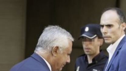 El ex secretario general del PP Javier Arenas, a su llegada a la Audiencia Nacional.