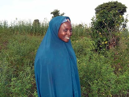 Amina Lawal, en las proximidades de su poblado de Kurami, en el norte de Nigeria.