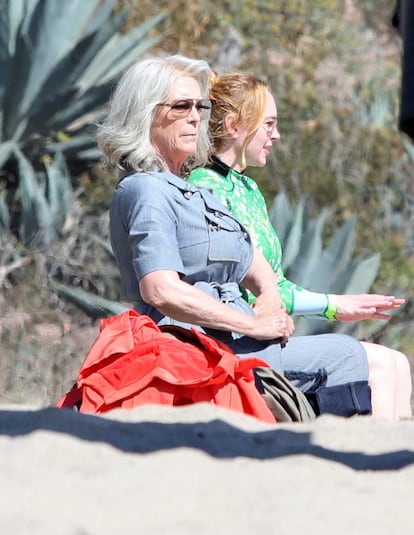 Jamie Lee Curtis and Lindsay Lohan on the set of the second part of 'Fuck You'.