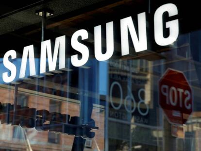 FILE PHOTO: Signage is seen at the Samsung 837 store in the Meatpacking District of Manhattan, New York, U.S., October 10, 2016. REUTERS/Andrew Kelly/File Photo