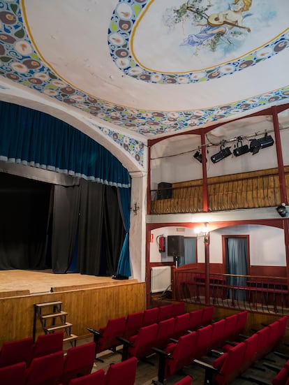 El interior del Teatro León Felipe, en Sequeros.