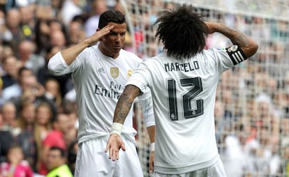 Cristiano Ronaldo y Marcelo celebran el segundo gol del Real Madrid, marcado por el portugués.