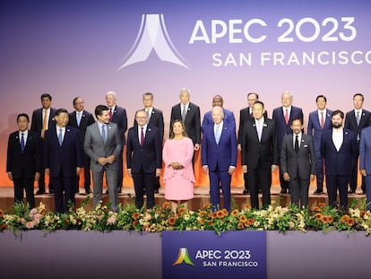 Foto de familia de los líderes en la cumbre de la APEC.