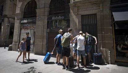 Tourists at a holiday apartment in Barcelona's Ciutat Vella.