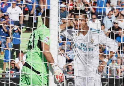 Ronaldo se lamenta de una ocasión de gol ante el Getafe. 