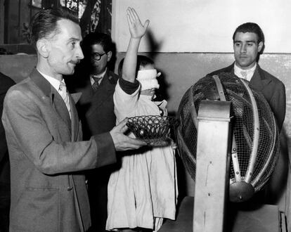 Sorteo de la lotería nacional en Nápoles en 1958. Getty Images