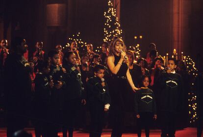 La primera vez de Mariah Carey cantando el tema en público fue en diciembre de 1994, en la Catedral de San Juan el Divino (Nueva York).