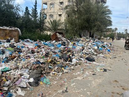 Garbage accumulated on the streets of Gaza, in April 2024.