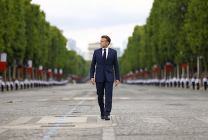 El presidente francés, Emmanuel Macron, llega al desfile del 14 de julio en París.