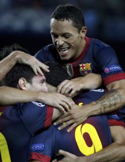 Los jugadores del Barcelona celebran el 3-2