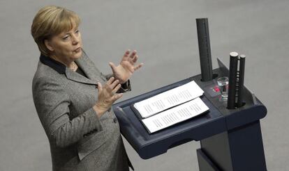 Angela Merkel pronuncia un discurso en el Bundestag.