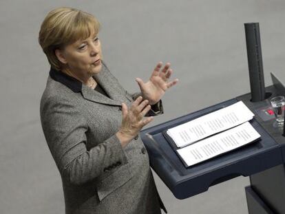 Angela Merkel pronuncia un discurso en el Bundestag.