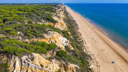 Vista aérea del frente litoral de Mazagón, en Costa de la Luz, en la provincia de Huelva.