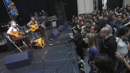 Actuación de Muchachito Bombo Infierno en La Casa Encendida en una versión anterior de la radio Encendida.
