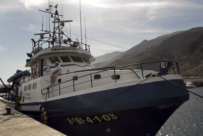 Este es el buque Profesor Ignacio Lozano, de propiedad de la Agencia Canaria de Investigación, a su llegada al puerto de La Estaca.