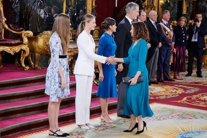 El día que cumplía la mayoría de edad y la jura de la Constitución, el 31 de octubre de 2023, la presidenta de la Comunidad de Madrid, Isabel Díaz Ayuso, concedió la Medalla de Oro de Madrid a la princesa Leonor.