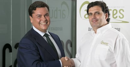 Borja Martínez-Laredo, consejero delegado de Carbures, y Rafael Contreras, presidente.