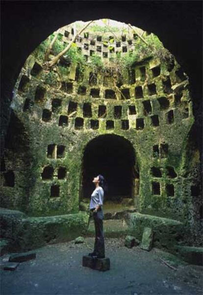 Nichos en la bóveda subterránea (hipogeo) de torre Pinta, en el valle de la Memoria de Otranto, al sur de Italia.