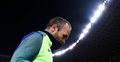 Andres Iniesta, durante el calentamiento del partido entre el FC Barcelona y la Real Sociedad.