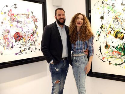 Blanca Cuesta y Borja Thyssen, en una exposición de cuadros de ella.