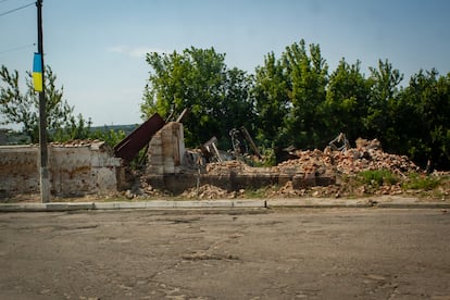 Antiguas viviendas reducidas a escombros por los ataques rusos a Kupiansk (Ucrania), este 2 de agosto.