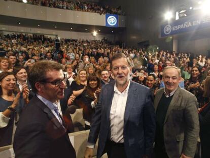Mariano Rajoy a l'inici del míting del seu partit a la Corunya, després de l'agressió soferta mentre feia una passejada per Pontevedra.