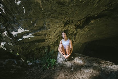 Ainhize Belar, en la cueva de Baltzola, en Dima (Bizkaia), en una imagen cedida por Hyperaitz/SputnikClimbing.