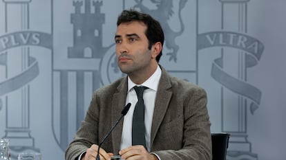 El ministro de Economía, Carlos Cuerpo, durante la rueda de prensa posterior al Consejo de Ministros, el 19 de marzo.