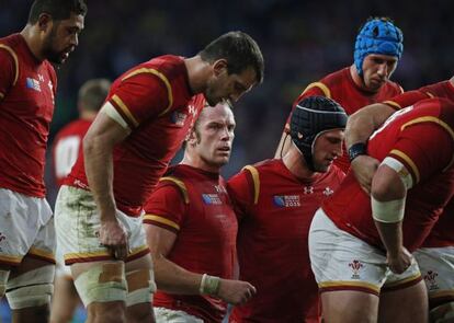 Los jugadores de Gales, durante el partido ante Australia.