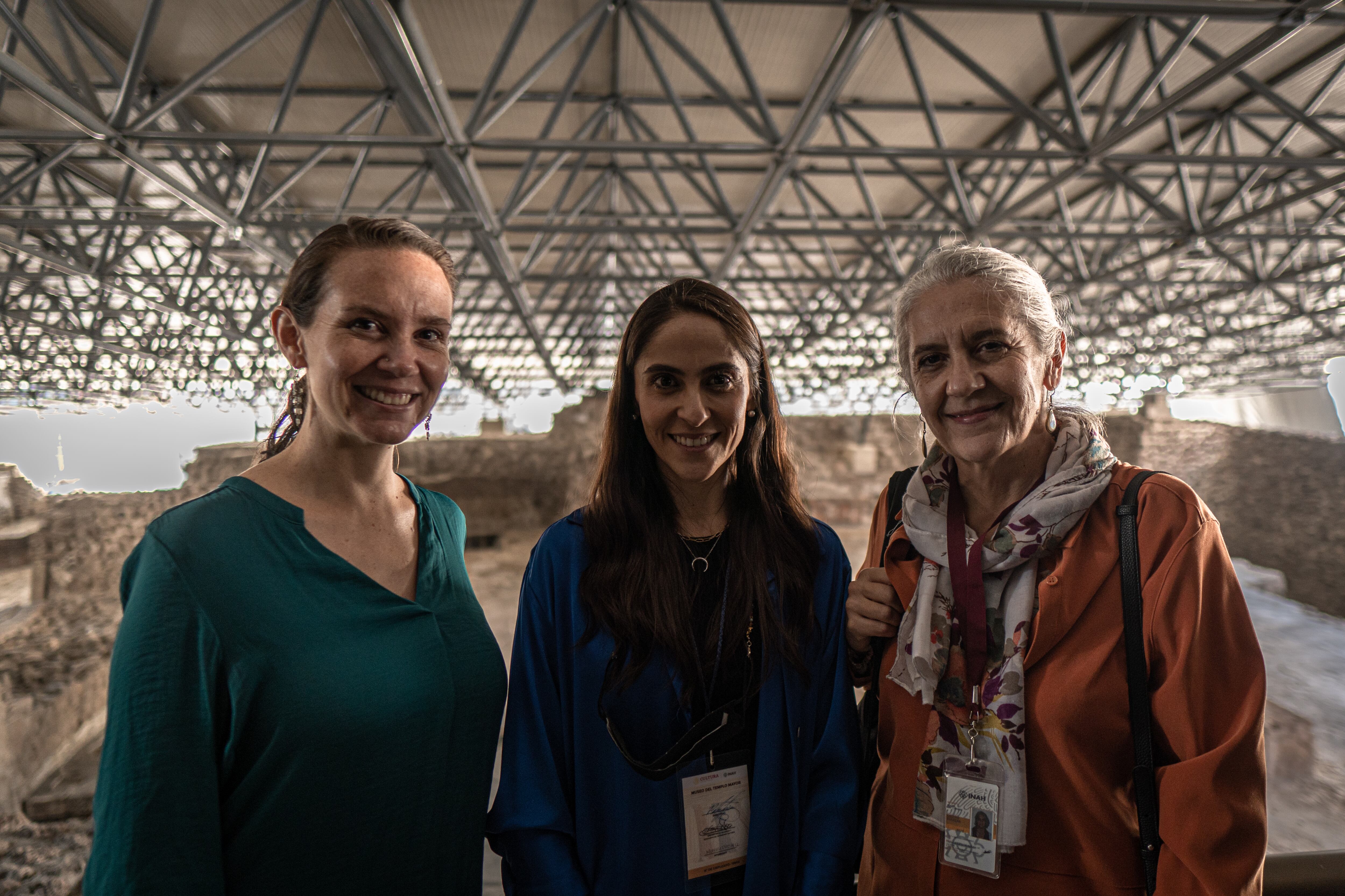 Restauradoras: Mariana Díaz de León, Jefa de departamento de restauración del museo junto a Michelle Rogel, arquitecta restauradora del Templo Mayor y María del Carmen, Coordinadora del Patrimonio Cultural de INAH 