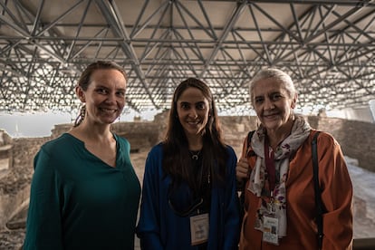 Restauradoras: Mariana Díaz de León, Jefa de departamento de restauración del museo junto a Michelle Rogel, arquitecta restauradora del Templo Mayor y María del Carmen, Coordinadora del Patrimonio Cultural de INAH 