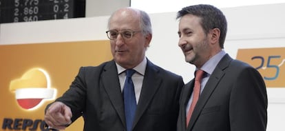 El presidente y el consejero delegado de Repsol, Antonio Brufau y Josu Jon Imaz, en una imagen de archivo.