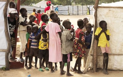 Un grupo de ni&ntilde;os refugiados en el POC de Bor, en Sud&aacute;n del Sur.