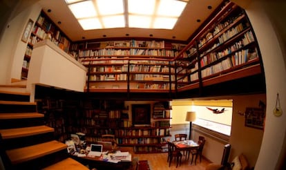 Biblioteca de la mexicana Alejandra Alc&aacute;ntara