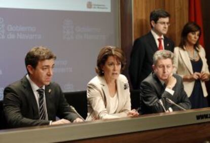 La presidenta de Navarra, Yolanda Barcina, junto al consejero de Presidencia, Roberto Jiménez.