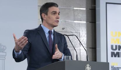 04/04/2020 El presidente del Gobierno, Pedro Sánchez, en la comparecencia donde ha confirmado su intención de solicitar al Congreso de los Diputados una nueva prórroga del estado de alarma hasta el próximo 25 de abril, si bien ha avisado a la población de que ese día no se acabarán las restricciones y será preciso pedir al menos otra prórroga más. En Madrid, (España), a 4 de abril de 2020.  POLITICA  Moncloa