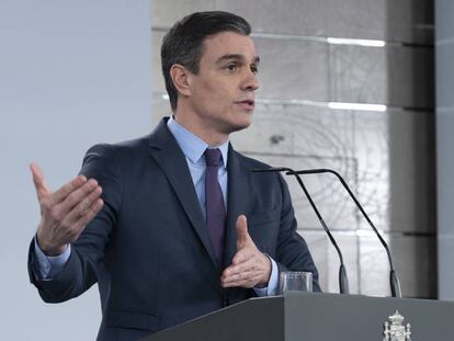 04/04/2020 El presidente del Gobierno, Pedro Sánchez, en la comparecencia donde ha confirmado su intención de solicitar al Congreso de los Diputados una nueva prórroga del estado de alarma hasta el próximo 25 de abril, si bien ha avisado a la población de que ese día no se acabarán las restricciones y será preciso pedir al menos otra prórroga más. En Madrid, (España), a 4 de abril de 2020. POLITICA Moncloa