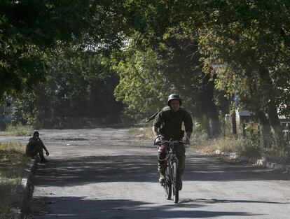 Un militar ucranio cerca de Zhdanivka (Ucrania).