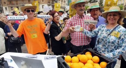 Protesta de agricultores en el centro de Valencia.