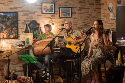 Concierto de música brasileña en Favo Bistro Bar, en Hortas do Tabual (Portugal). 