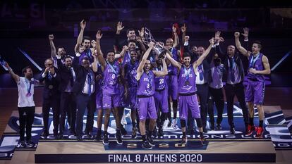 Los jugadores del San Pablo Burgos celebran la conquista de la Champions FIBA