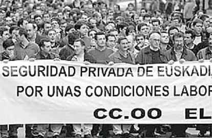 Un momento de la manifestación de los trabajadores de seguridad privada en Bilbao.