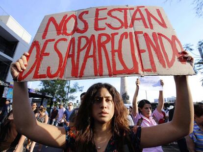 Estudiantes mexicanos protestan en Guadalajara contra la violencia.