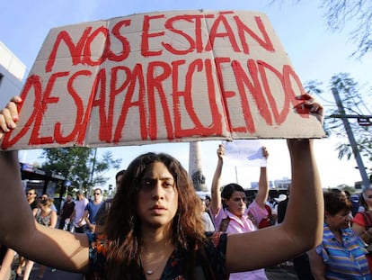 Estudiantes mexicanos protestan en Guadalajara contra la violencia.