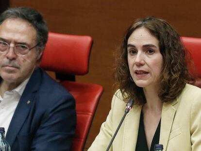 La consejera de Justicia, Gemma Ubasart, junto al secretario de Medidas Penales, Amand Calderó, comparece ante el Parlament.