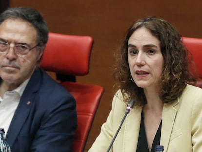 La consejera de Justicia, Gemma Ubasart, junto al secretario de Medidas Penales, Amand Calderó, comparece ante el Parlament.