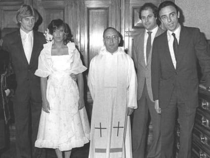 De izquierda a derecha: Nuñéz, su mujer, Cléo y María José Costa Silva, el cura, Parera y Gaspart.