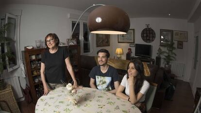 From left to right, Visitación Gracia, Reynaldo Homen and Liseth Quint, roommates in the Prosperidad area of Madrid.